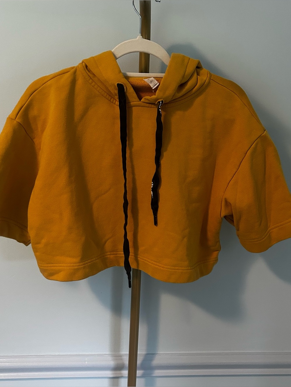 Alo Yoga Mustard Yellow Air Land Ocean Cropped Short Sleeve Hoodie Size Medium